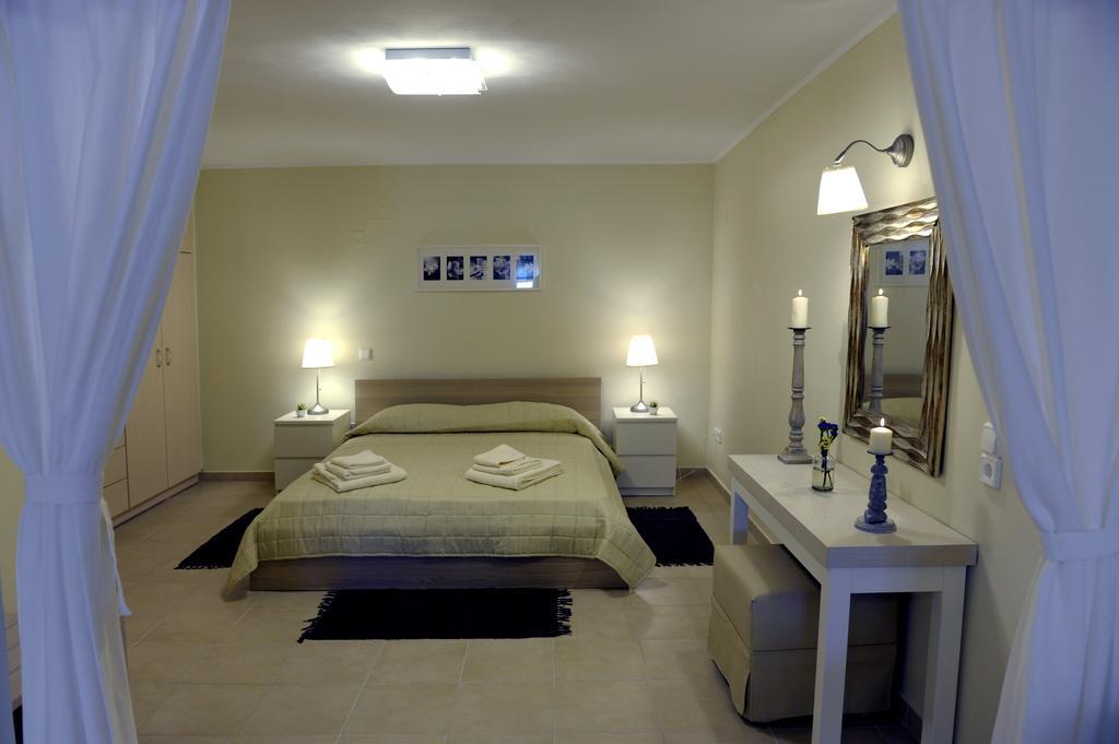 Almyris Hotell Adamantas  Rum bild