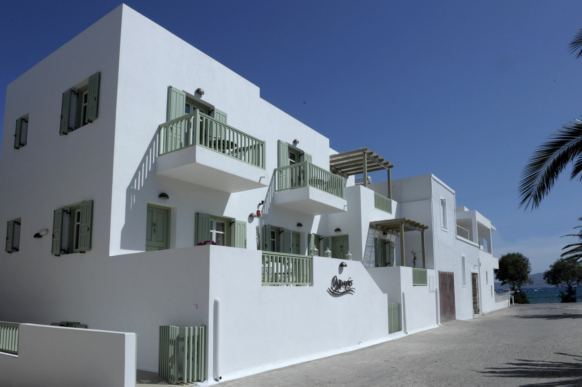 Almyris Hotell Adamantas  Exteriör bild